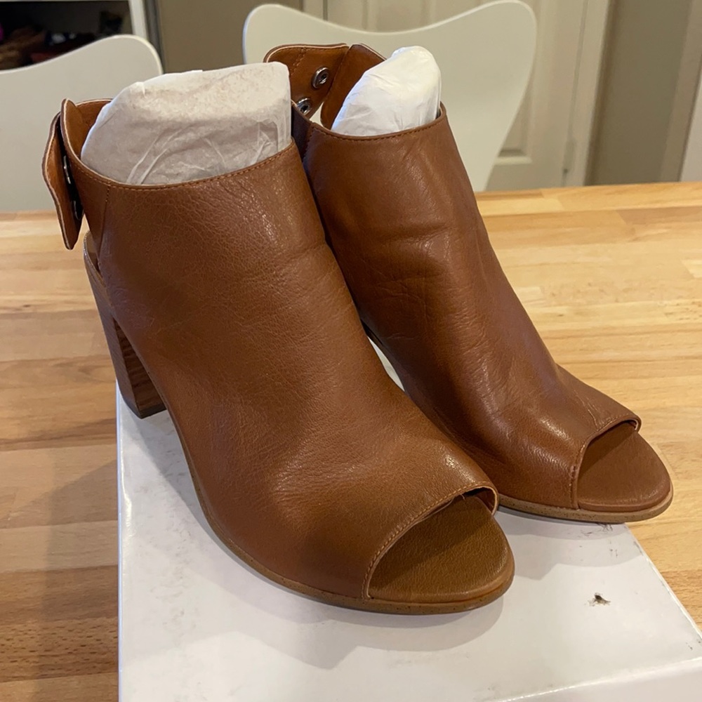 Steve Madden NONSTP cognac leather, size 9.5. Worn